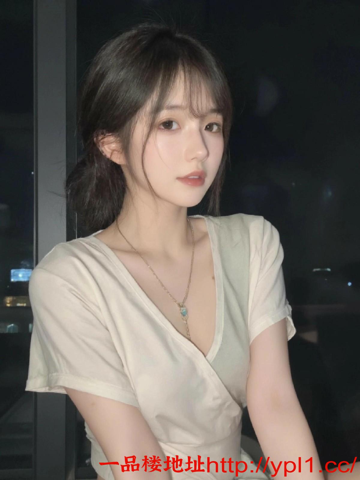 极品美女刚下海不久气质好 可外出