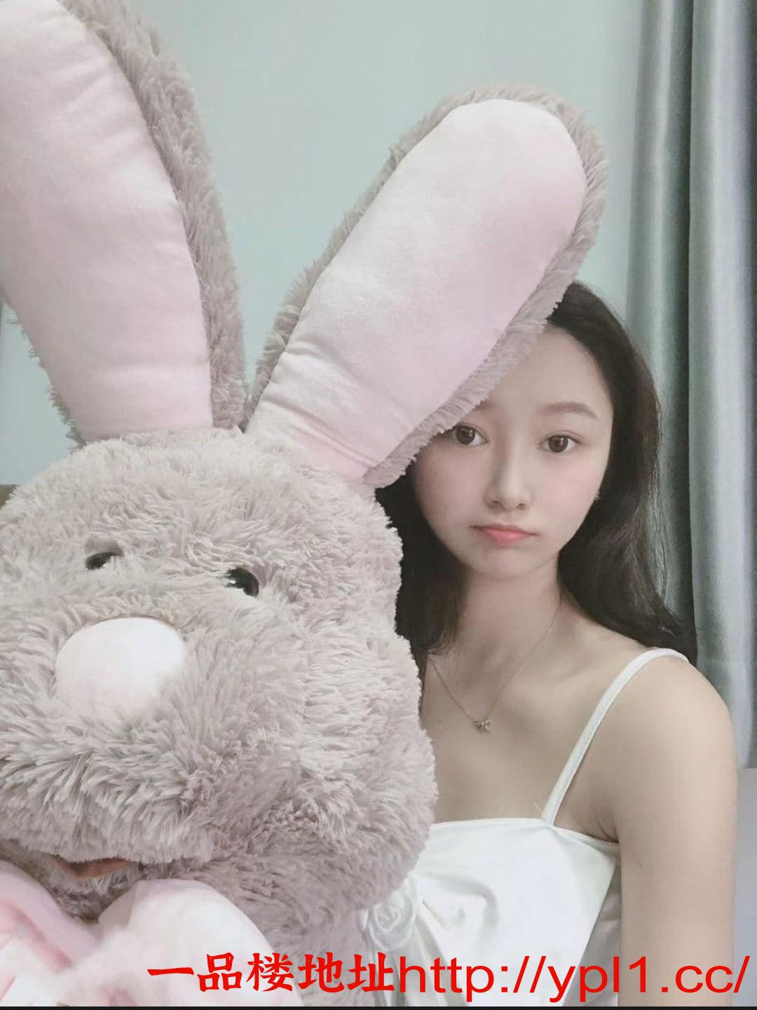 良家反差萌妹一脸清纯