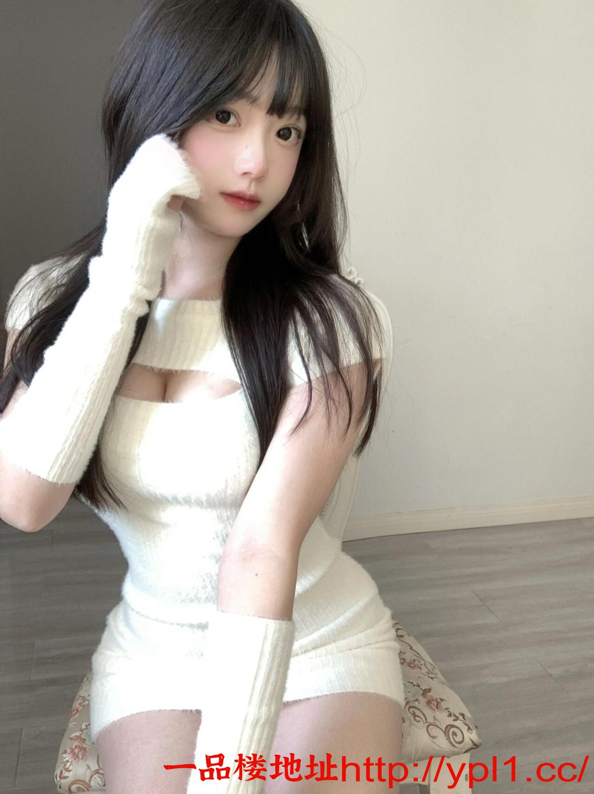 喀什性感大奶诱人白嫩小骚妹