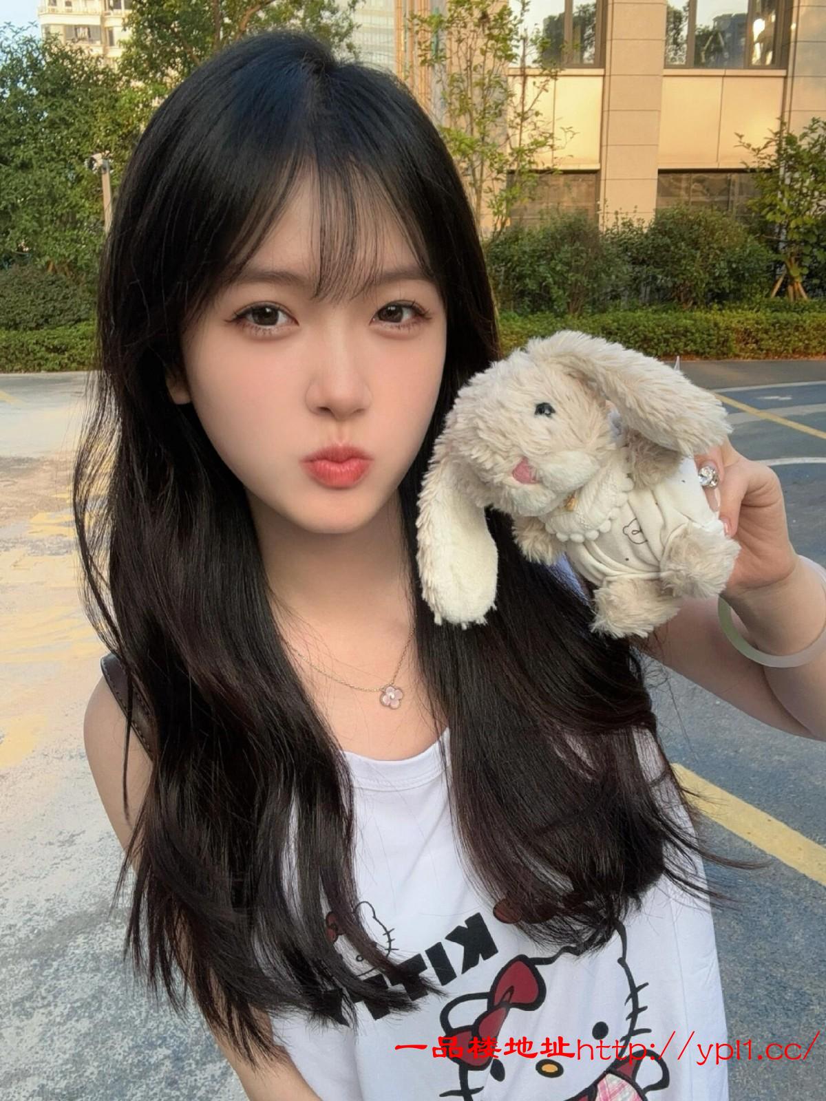 分享个鲍鱼B水多床单湿了一大片