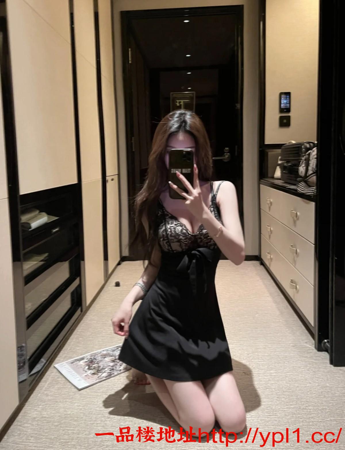 刚下海女大学生没想到这么能喷水，可三通，舌吻