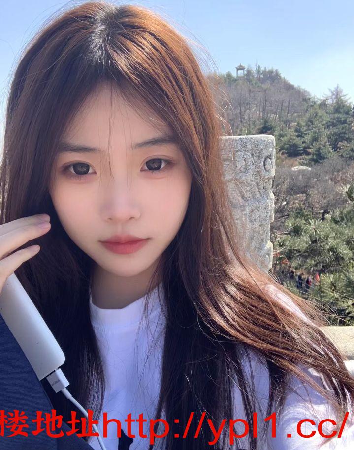 抽插极品妹妹的精致粉穴