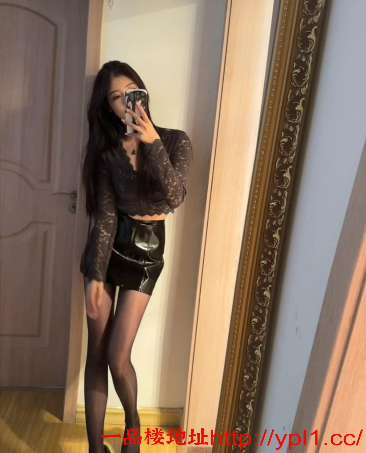 重庆白白嫩嫩的美少妇身材凹凸有致翘臀肥美