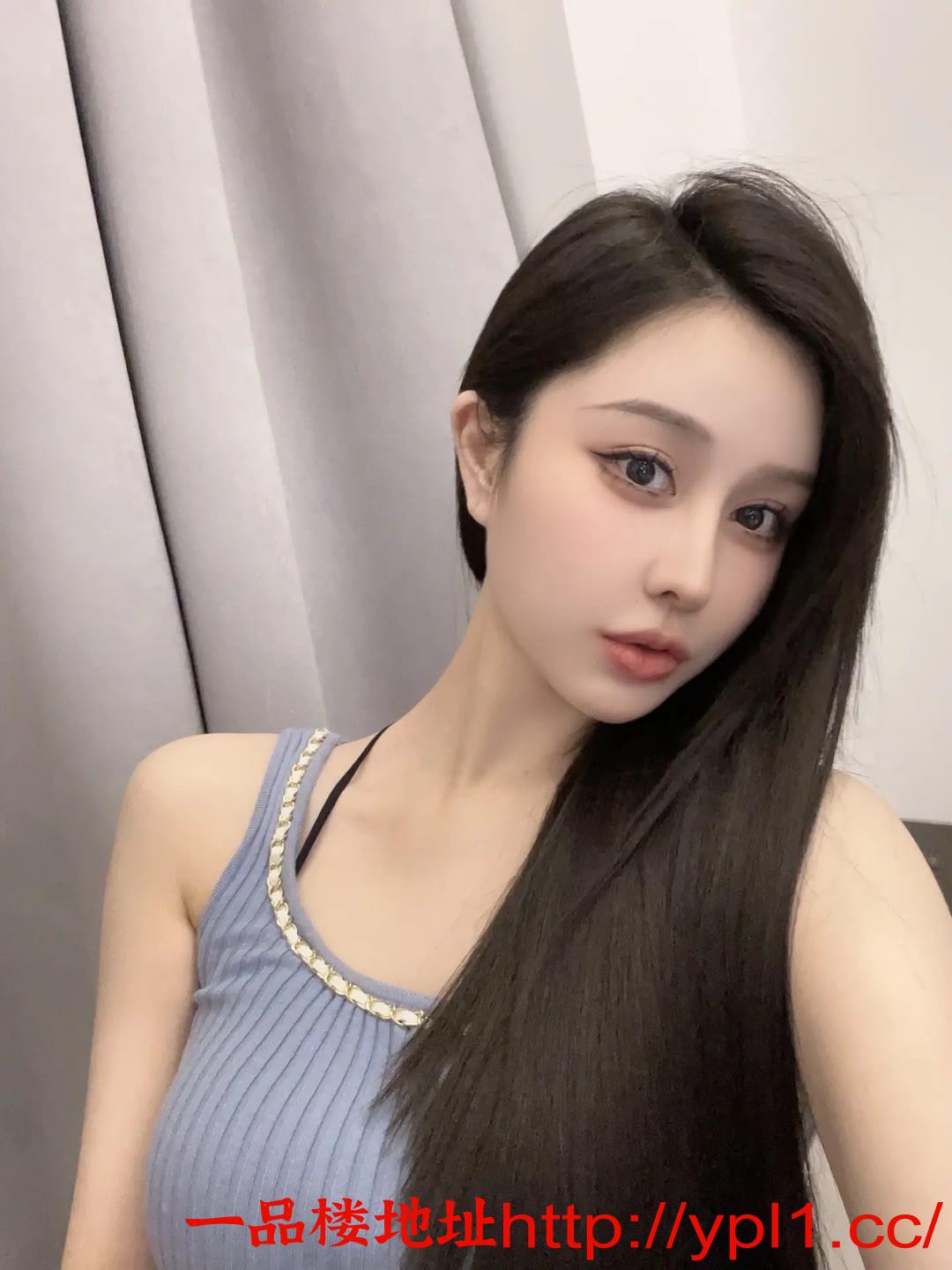 蜜桃多汁粉嫩小姐姐可约