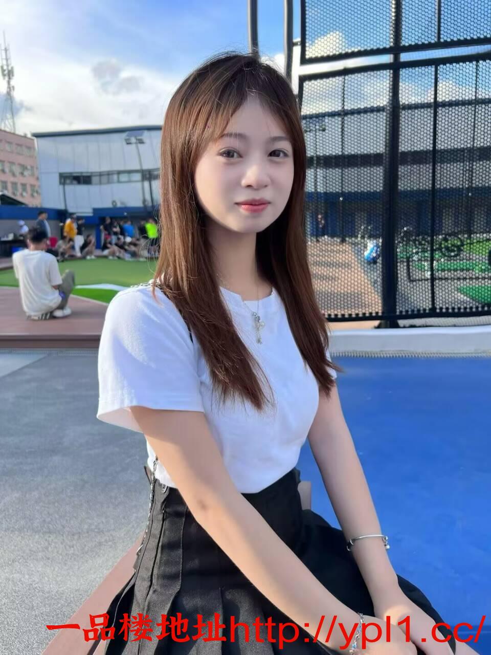 胸大屁股肥兼职小妹妹