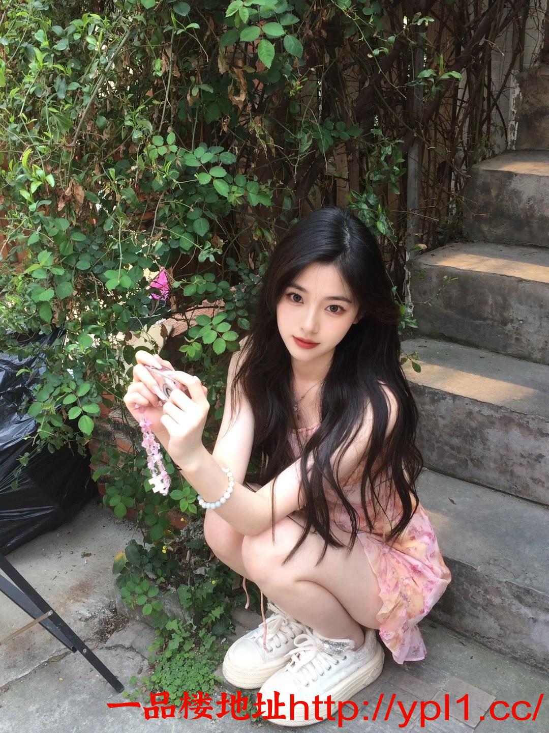 一枚极品嫩妹身材一流粉嫩馒头逼水多服务好