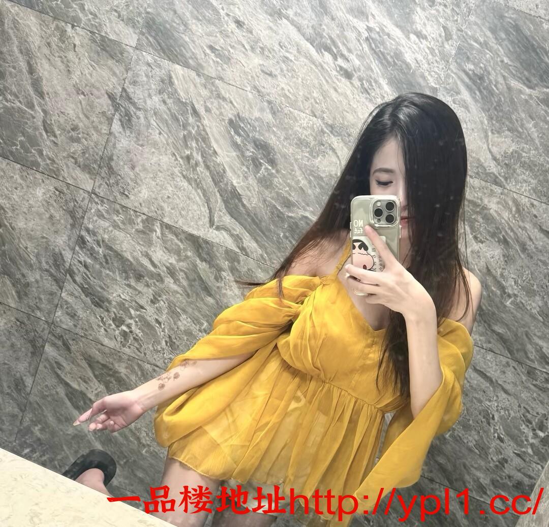 性感丰满翘臀美女