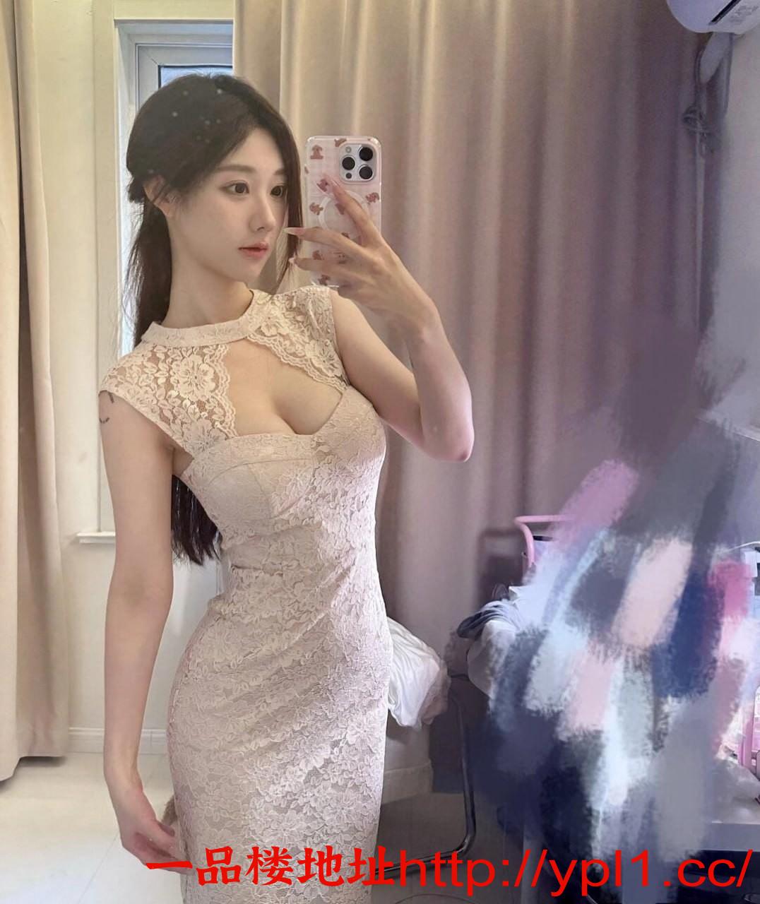 三点粉嫩皮肤光滑前凸后翘逼紧水多小姐姐