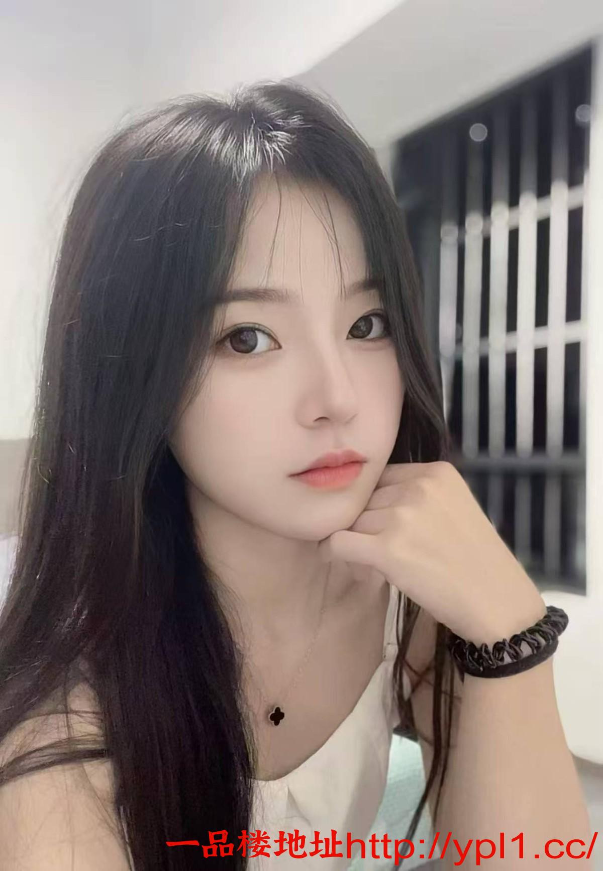 妹子大白兔丰满有料柔软诱人