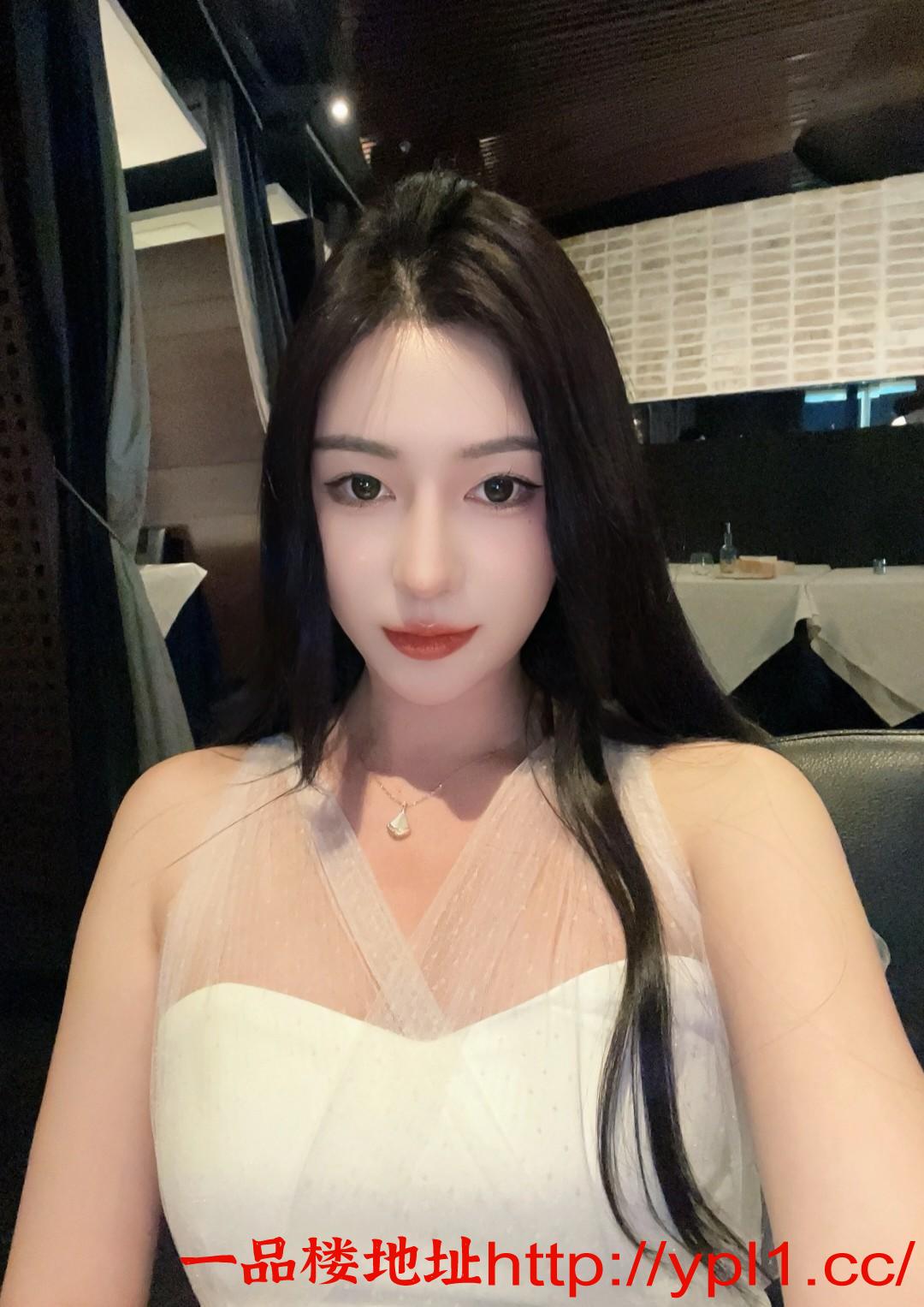 丰满瑜伽老师身材S蜜桃臀