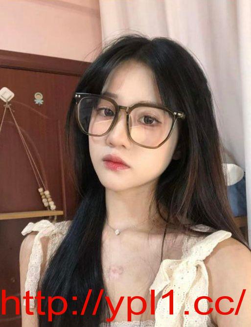 大三兼职眼镜小嫩妹可认证