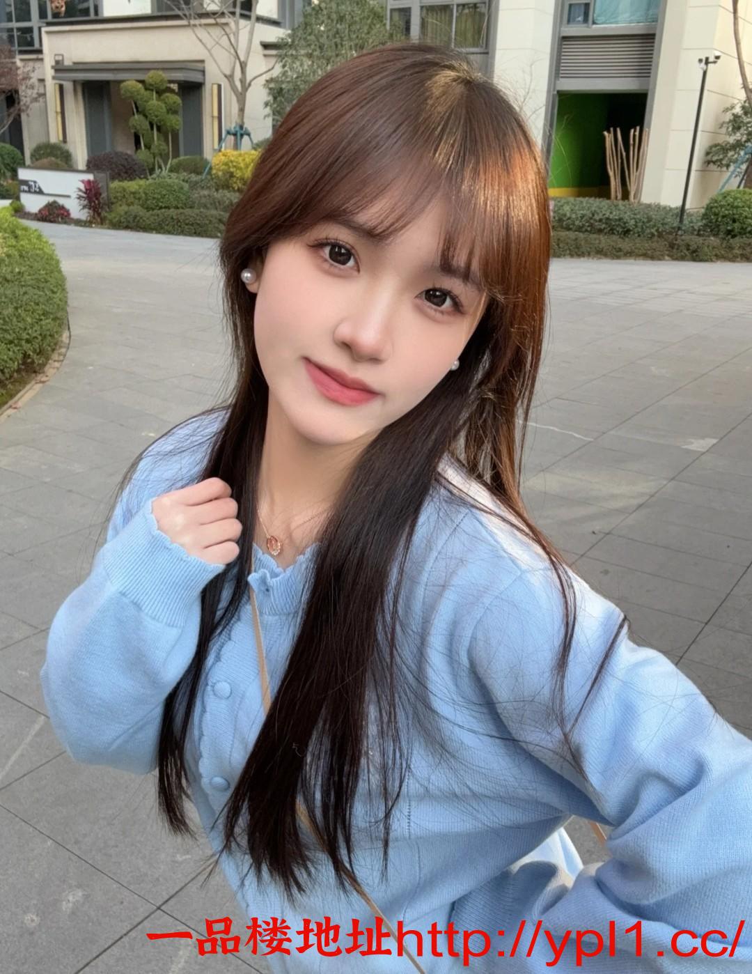 新鲜出炉的妹子，操到高潮会叫爸爸