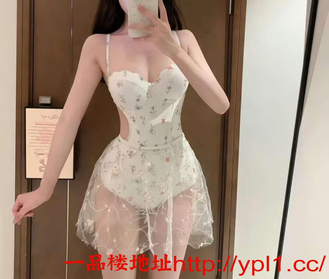 刚毕业出来兼职大美女