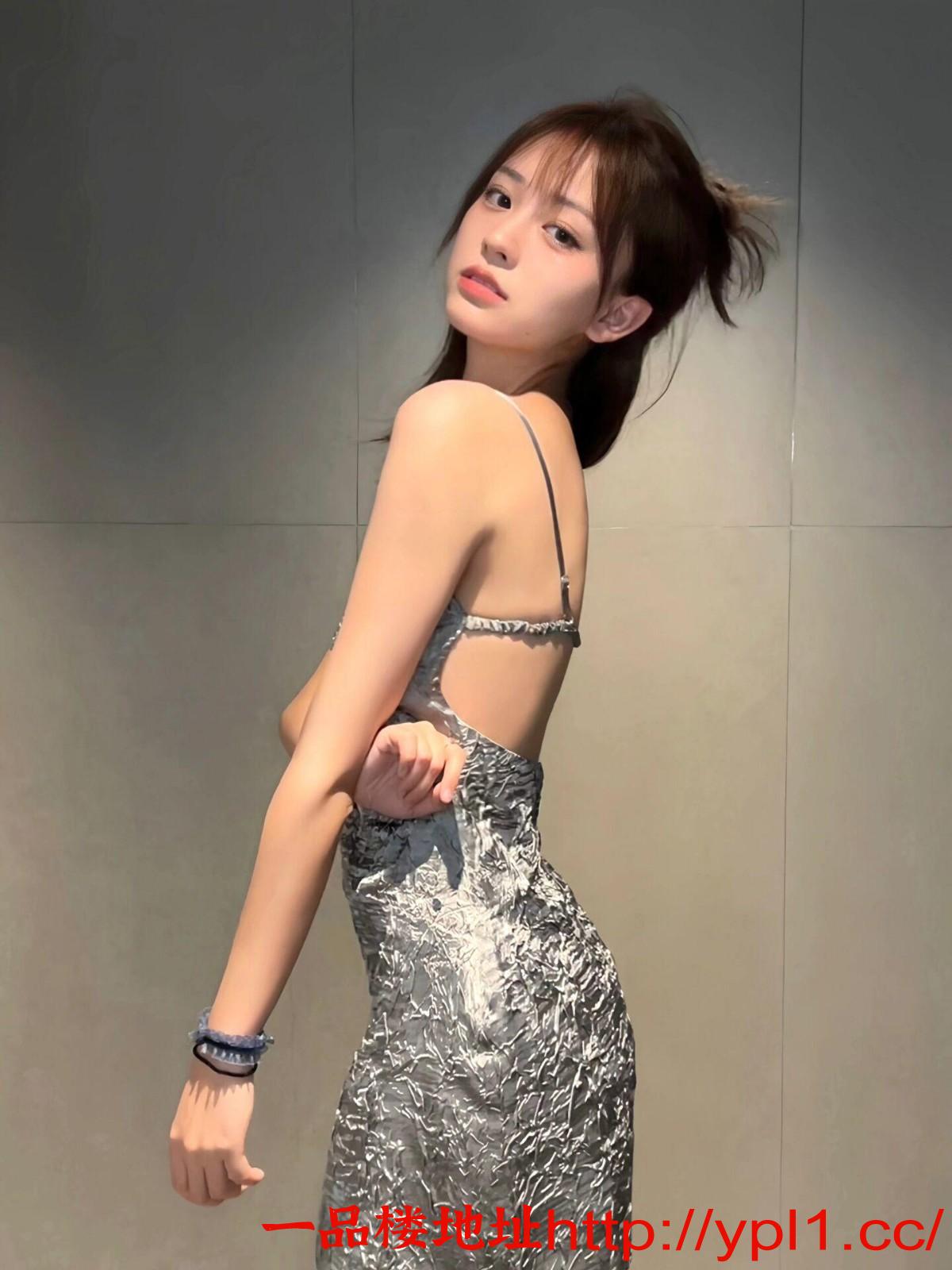 气质美女皮肤白嫩水多