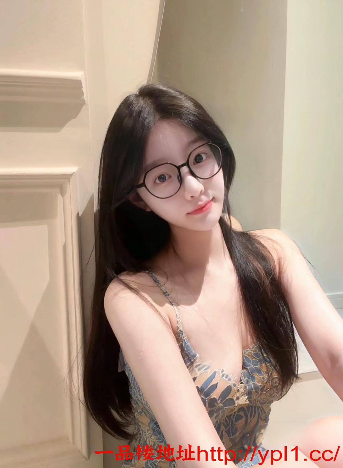 南湖反差眼镜骚妹服务还不错