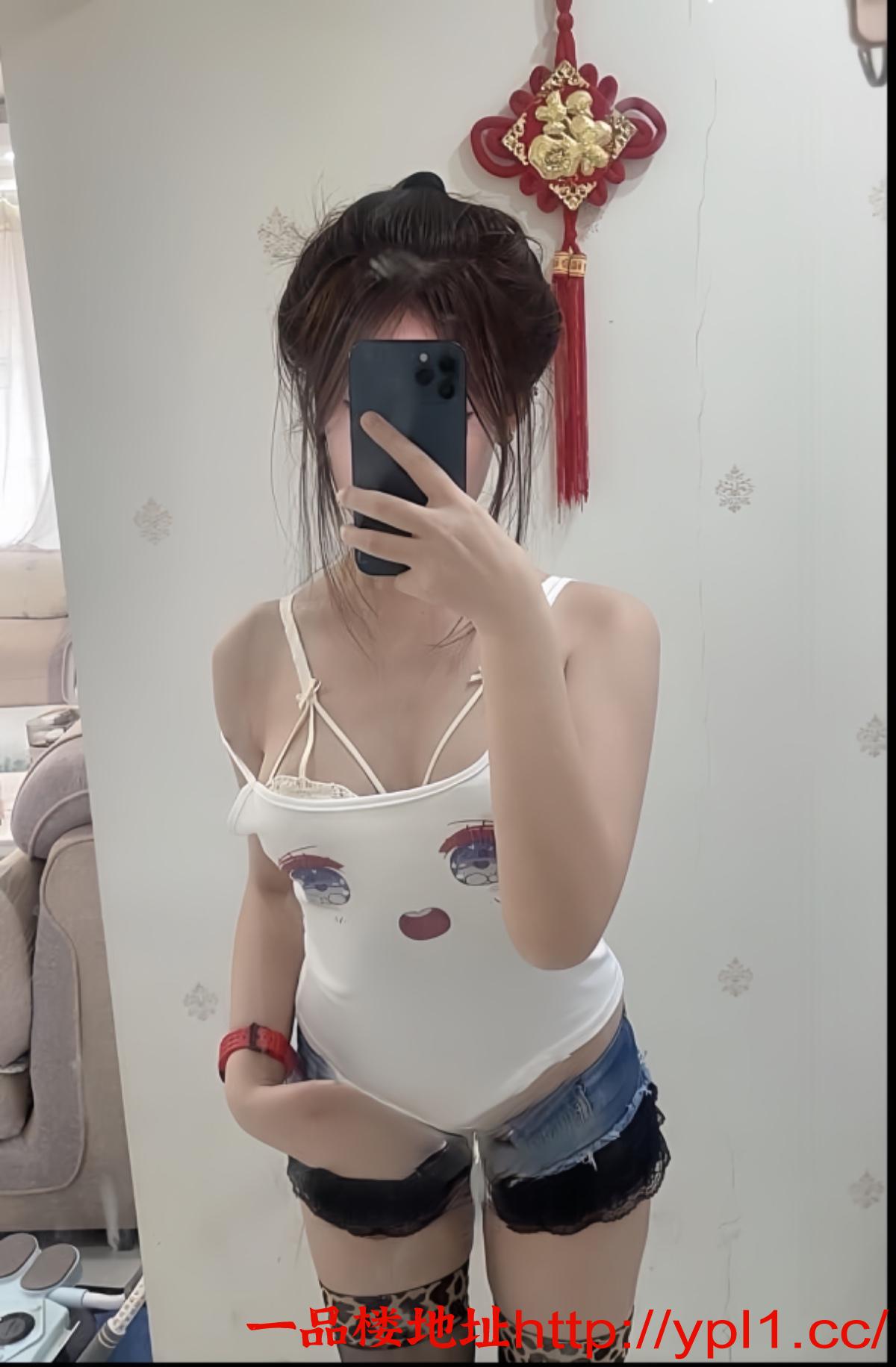 小美女前凸后翘一碰就湿了