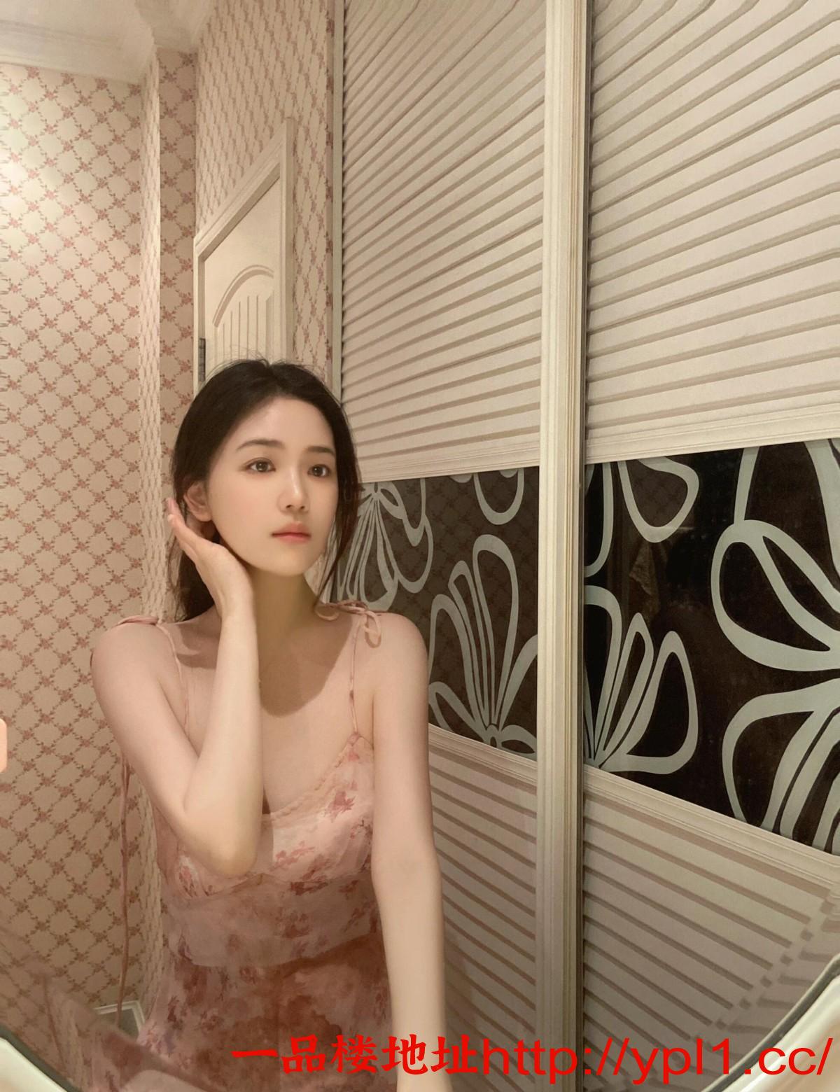 瑜伽老师小区公寓上课