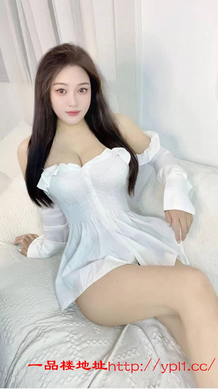 身材火辣水中萧