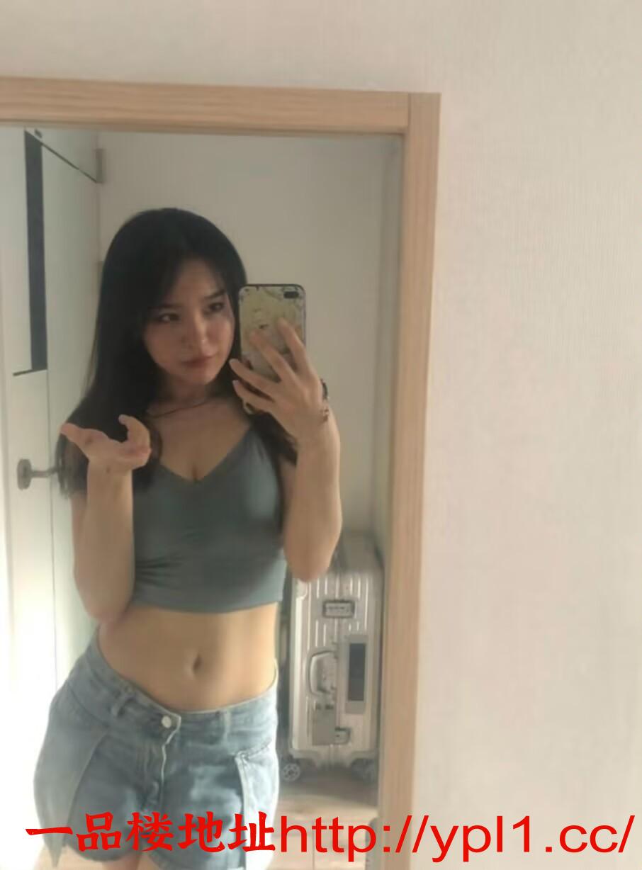 黑丝大长腿边干边喊老公