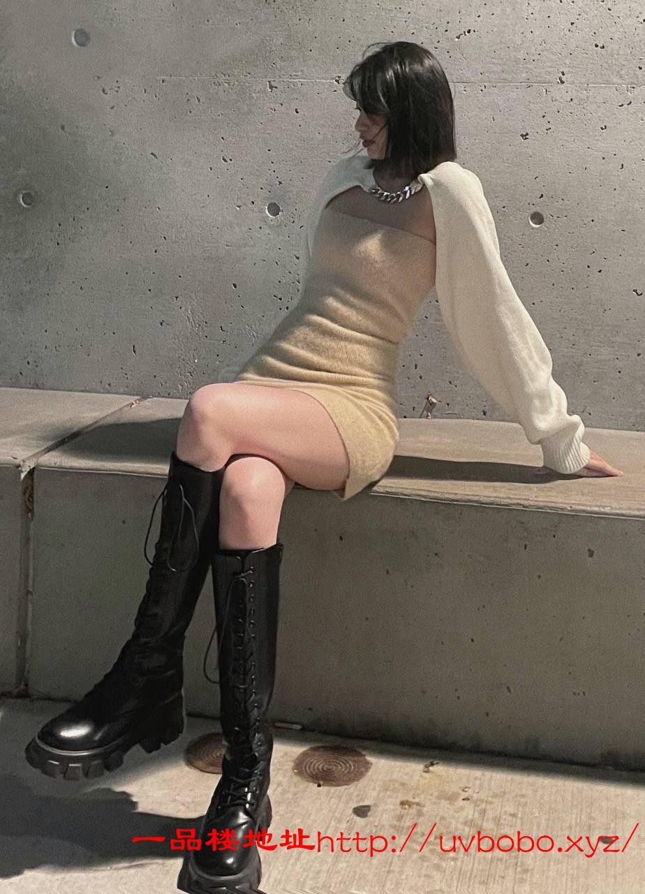 蜜桃臀骚货美女胸很大