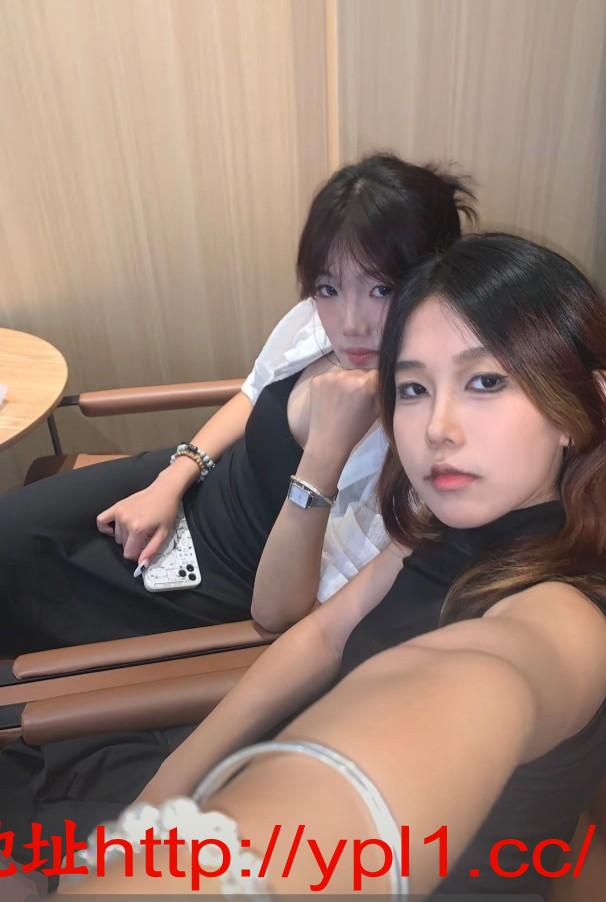 粉嫩少女B水多易冒白浆