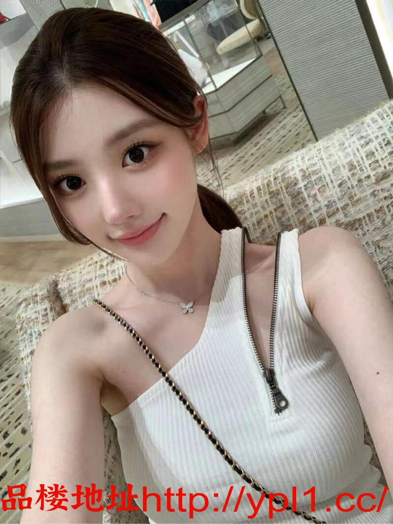 真实黑丝美腿软屁股后入啪啪爽