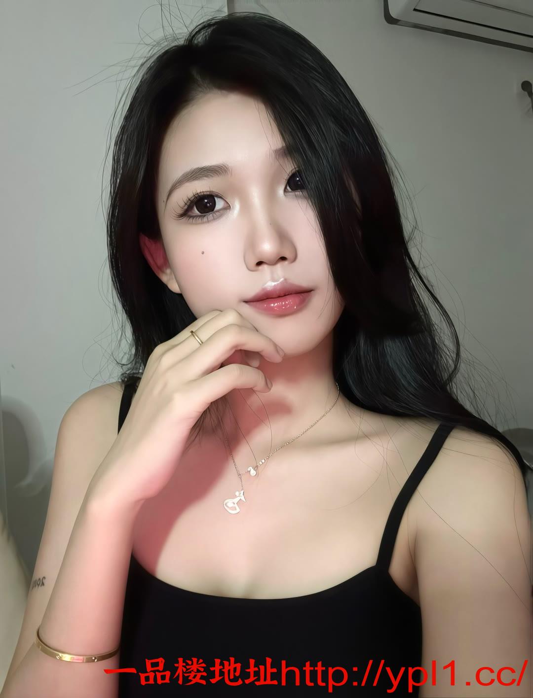 清纯反差婊奶子粉嫩圆润