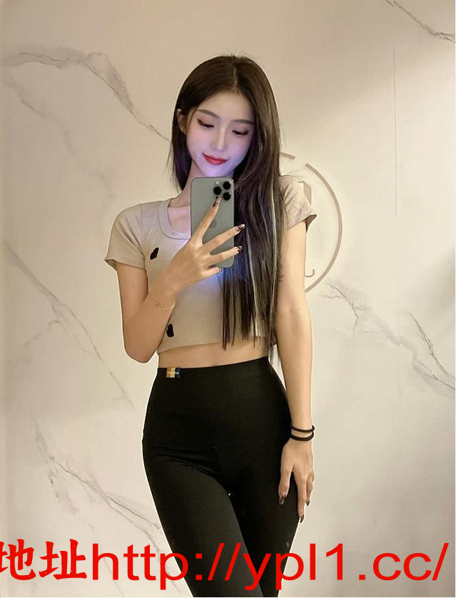 蜜桃风骚喷潮美少女紧致多汁