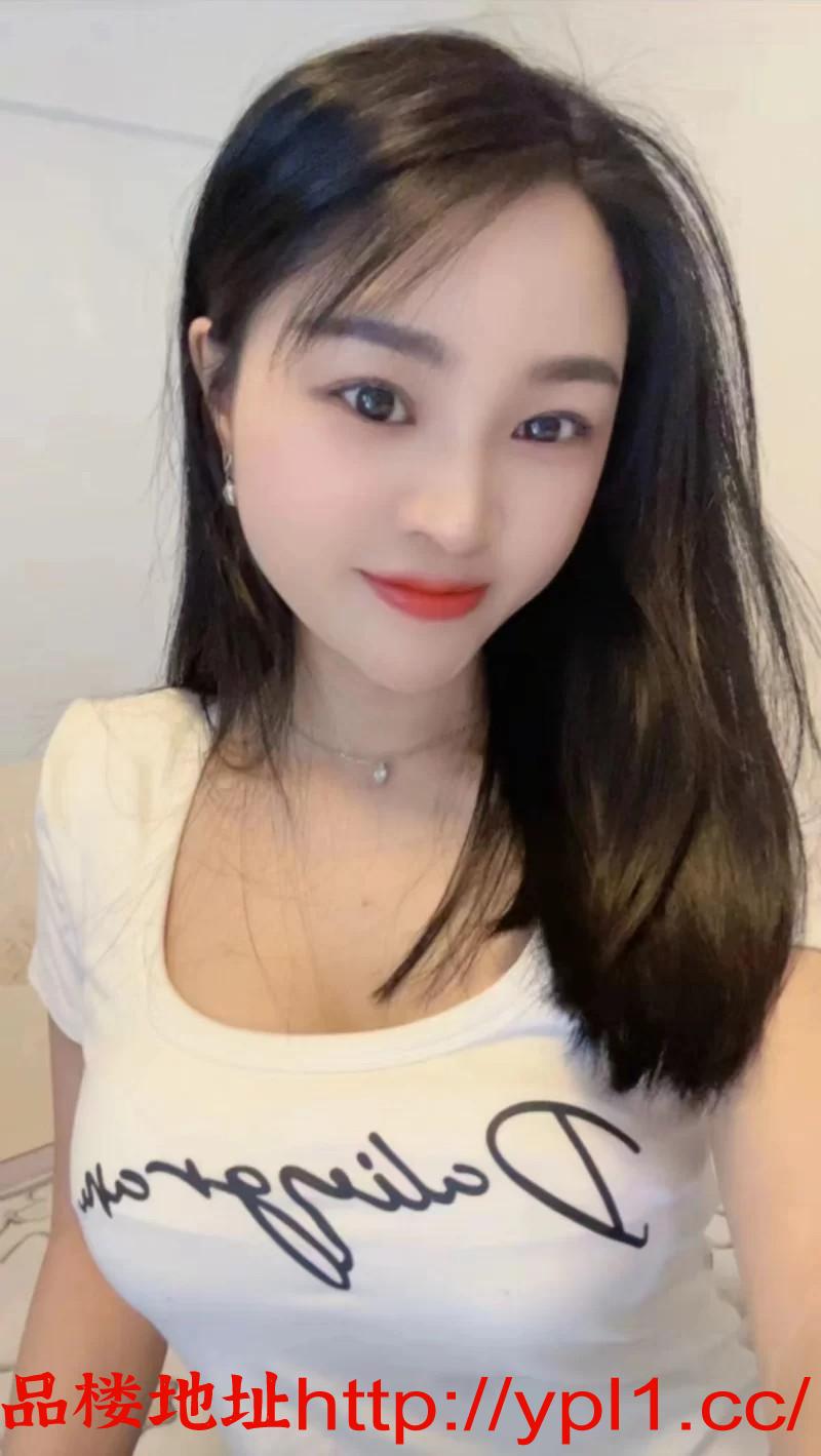 武侯颜值天花板还换制服