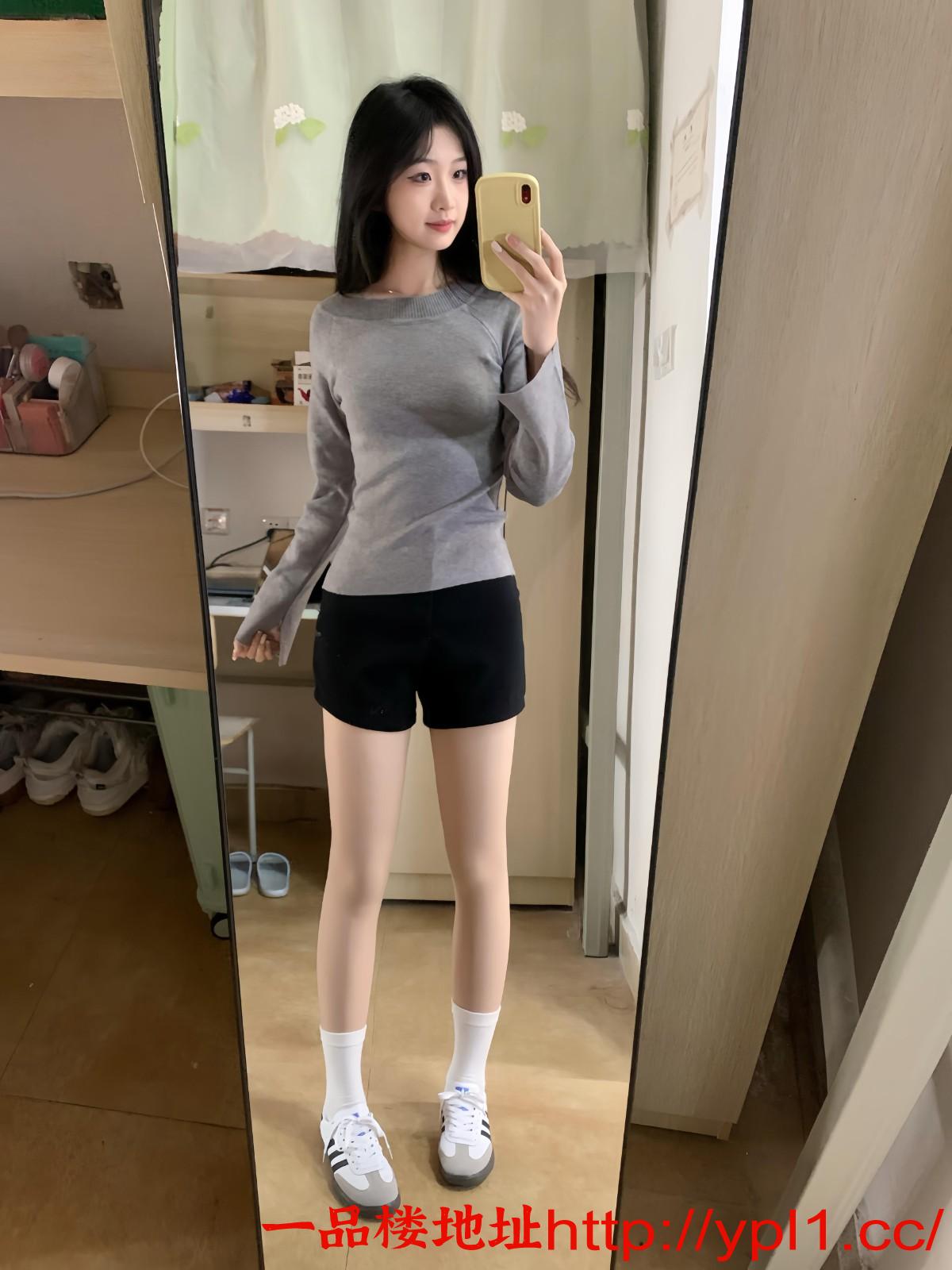 大三兼职苗条丰满肤白翘臀少女