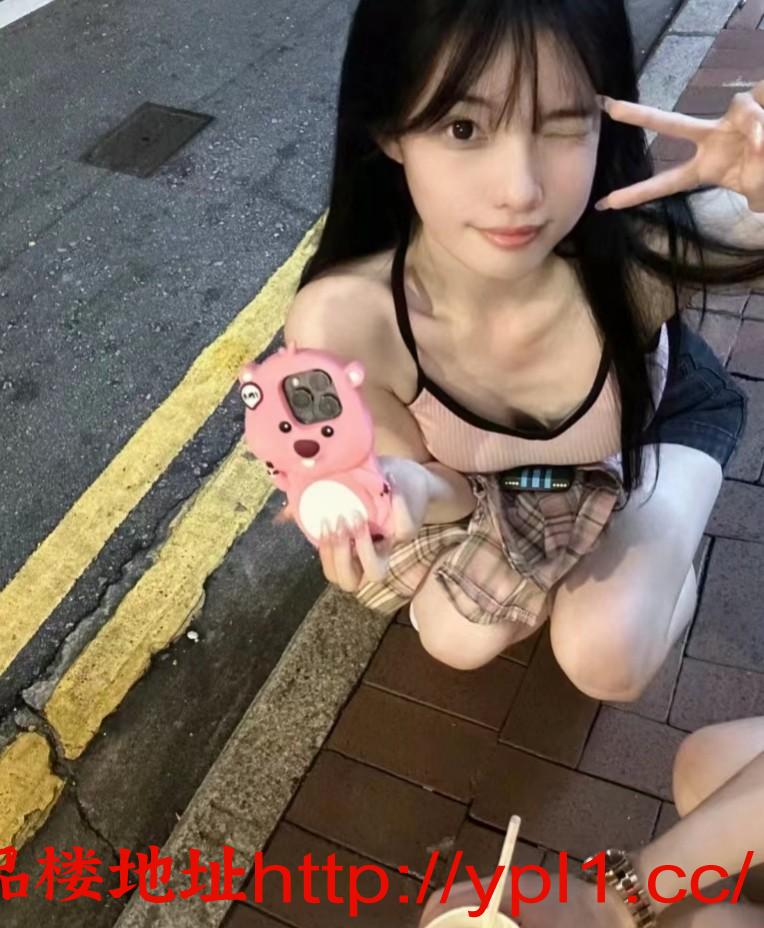 长舌吻小妹妹高手，逼紧水多粉嫩