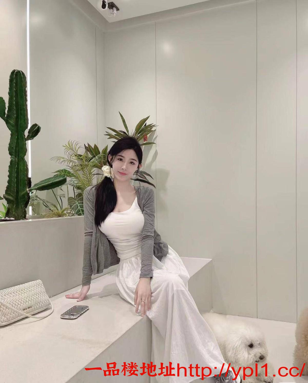 兼职嫩妹皮肤白奶子大