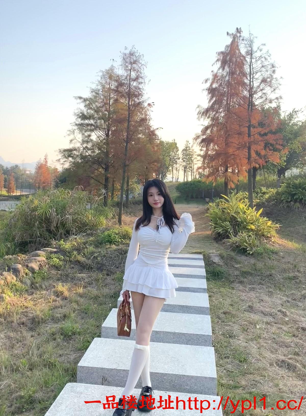 服务系长腿美女