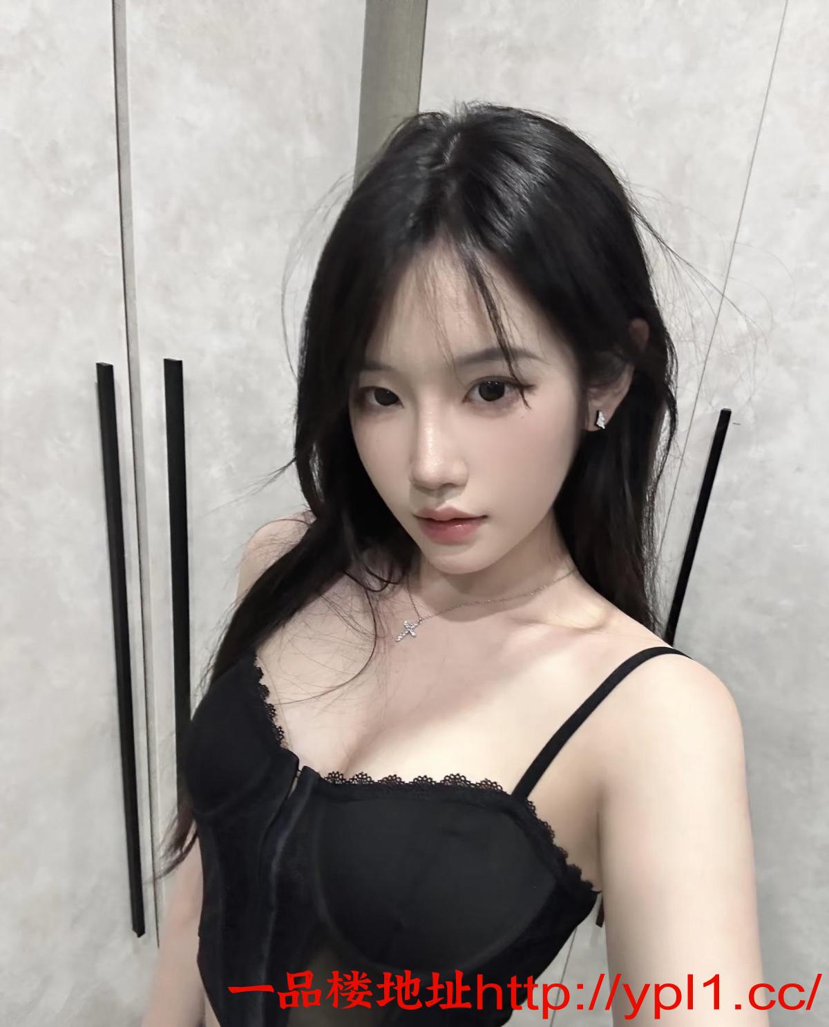 反差嫩妹D奶嫩鲍鱼逼