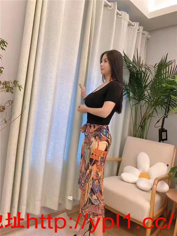 发掘的白嫩制服小妞