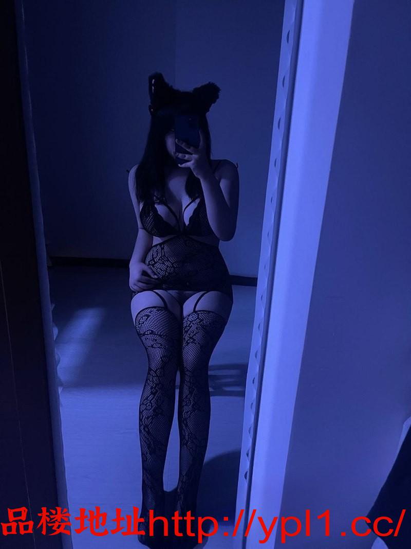 丰满性感翘臀美女易高潮喷水