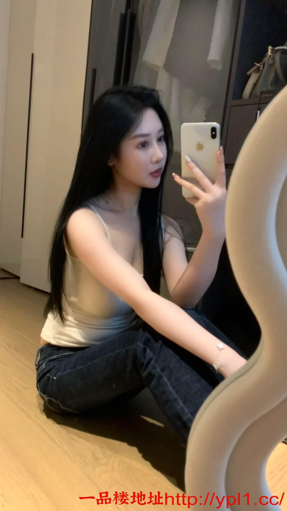 实习幼师胸大馒头逼很敏感坐在那里就散发无尽诱惑