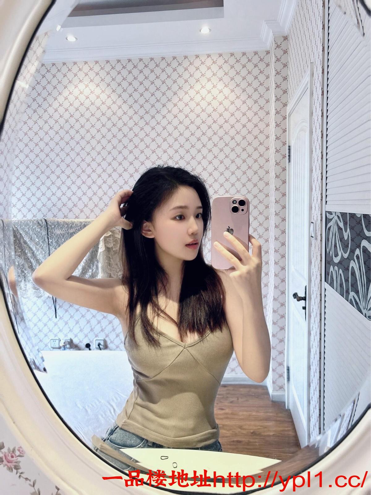 瑜伽老师小区公寓上课