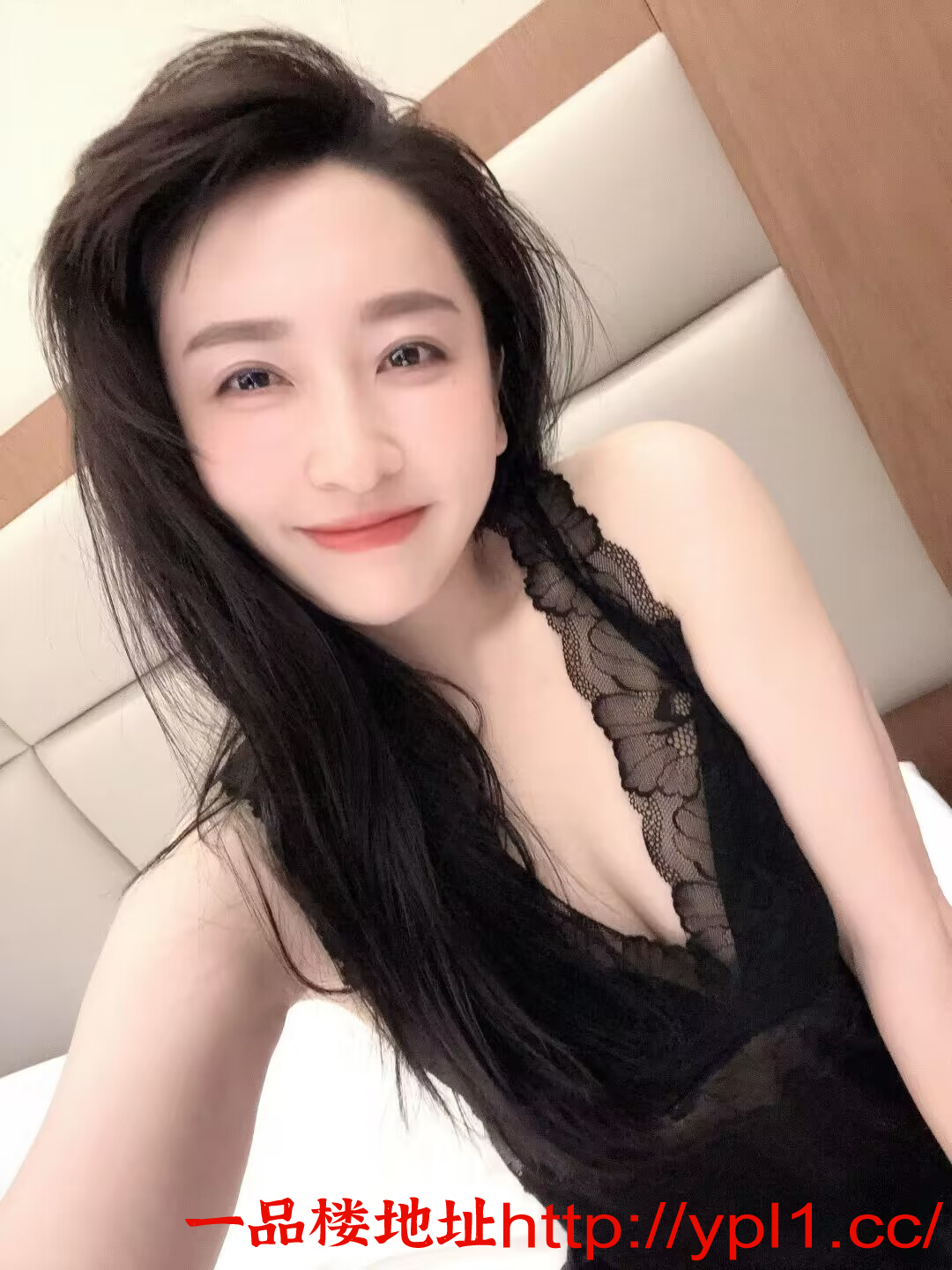 喜欢被搂着后入的极品尤物