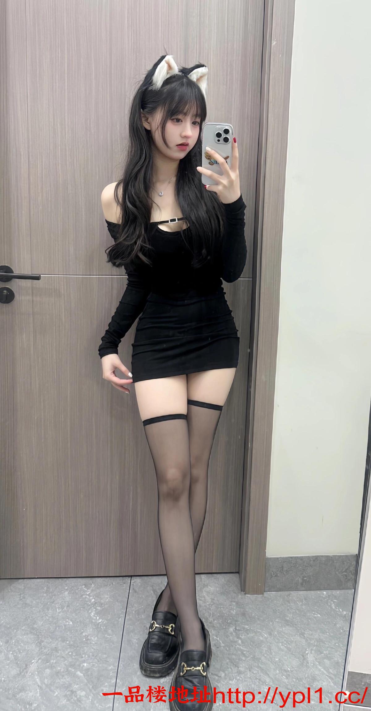 丰满鲍鱼紧致反差妹