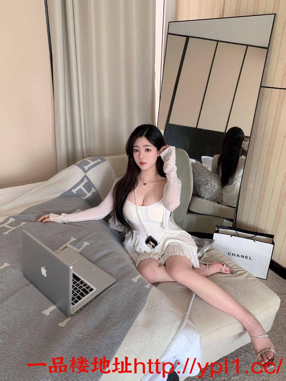 丰满大波嫩妹，随时可约