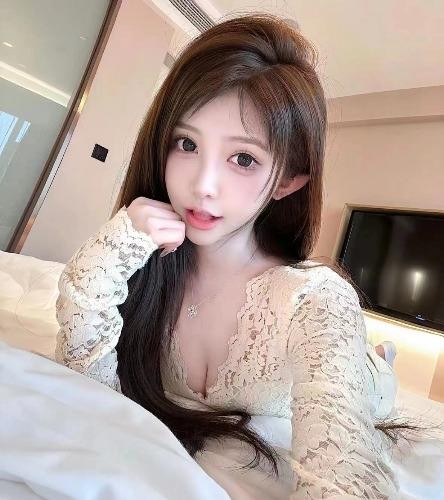 婀娜多姿小迷妹自带房不外出