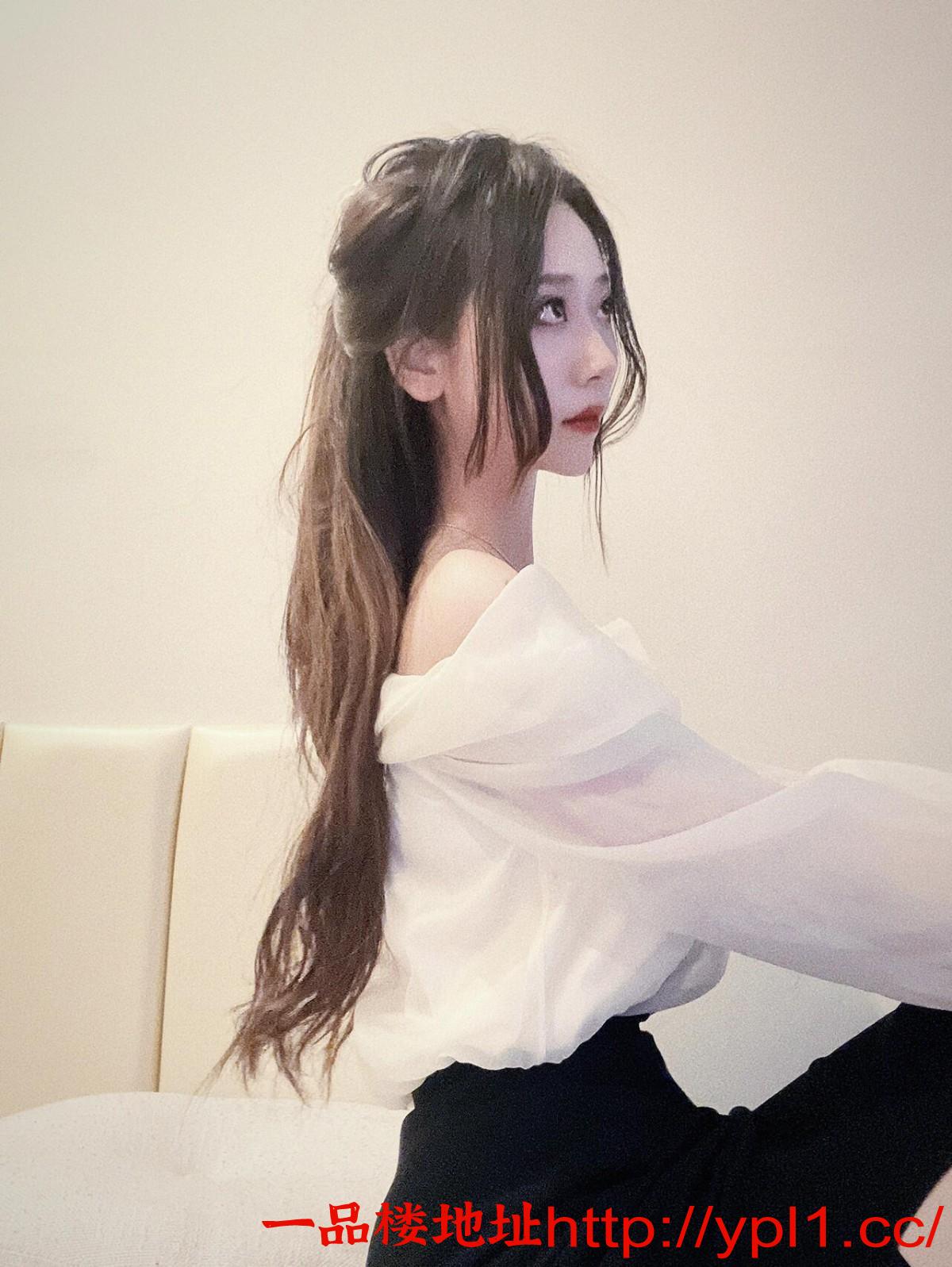 嫩逼奶白刚下海妹子