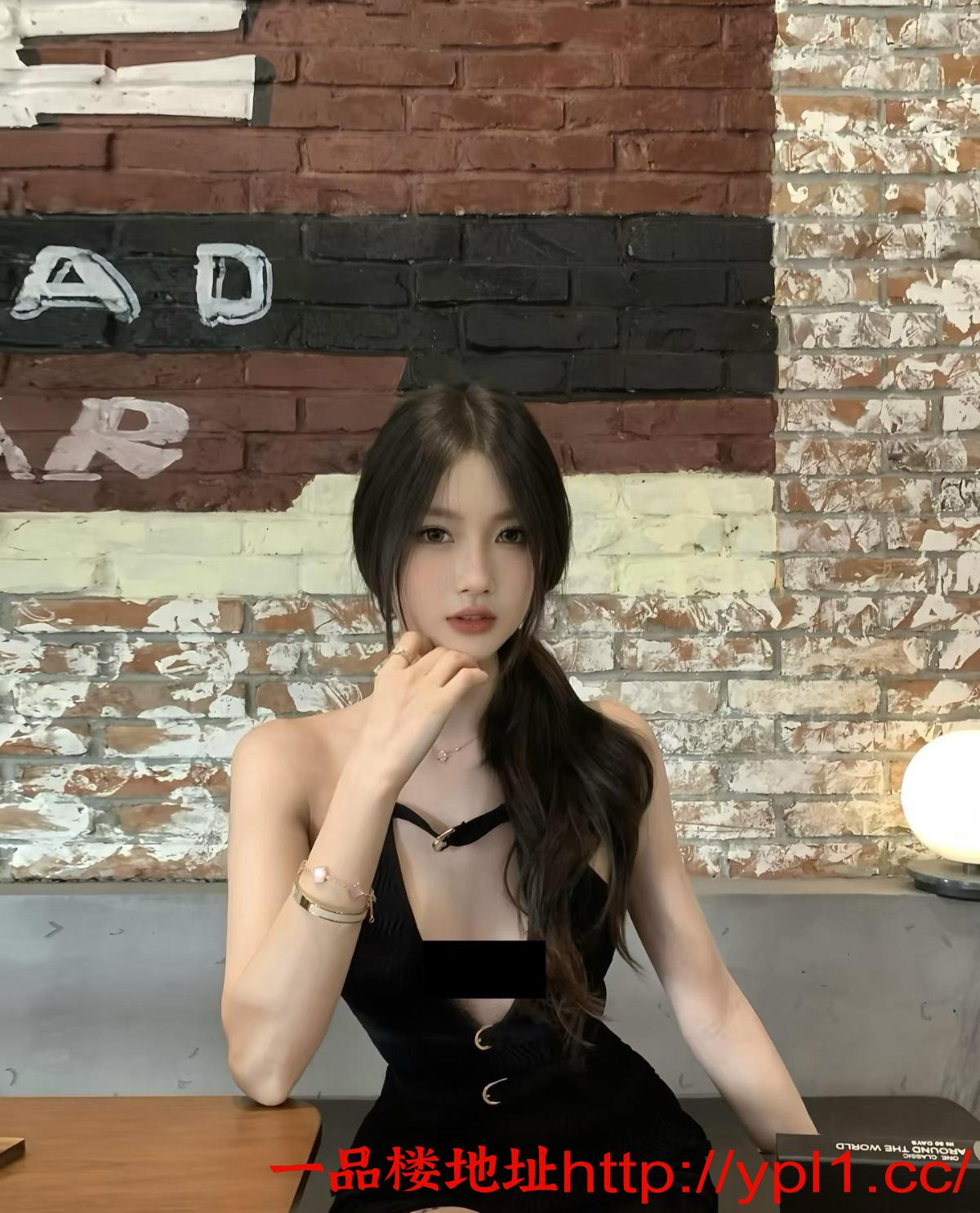 分享个粉嫩蝴蝶逼水多紧致23岁