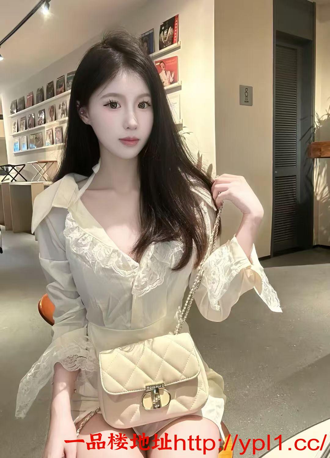 性感小妹三点粉小穴嘴巴很紧