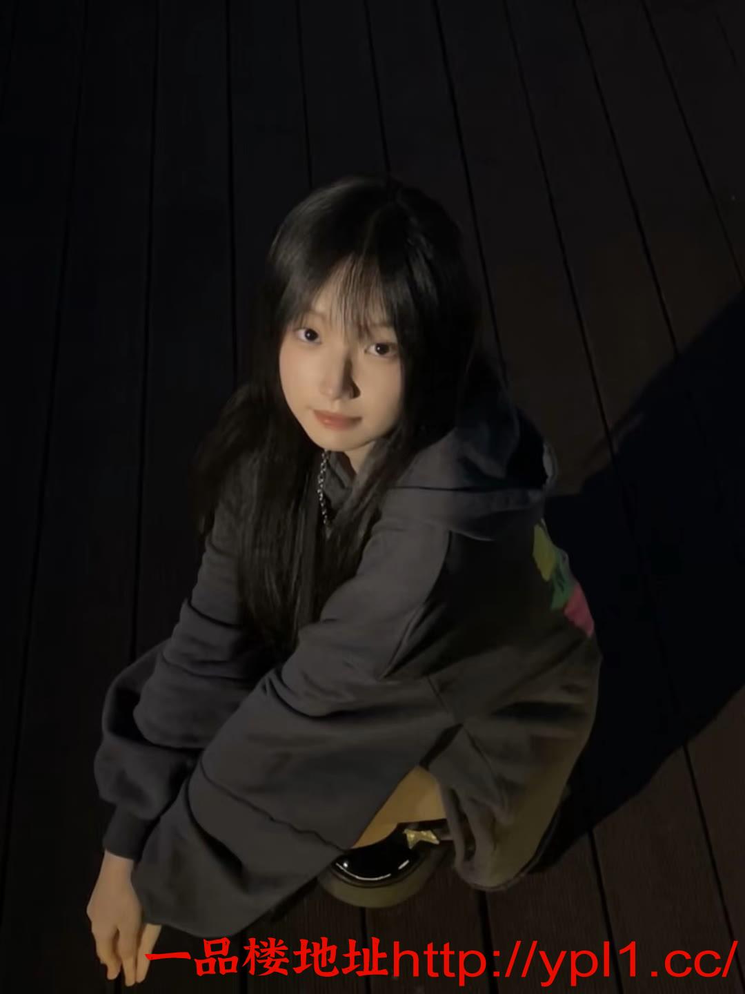 03年纯天然白虎娇小萝莉抱着我使劲操我