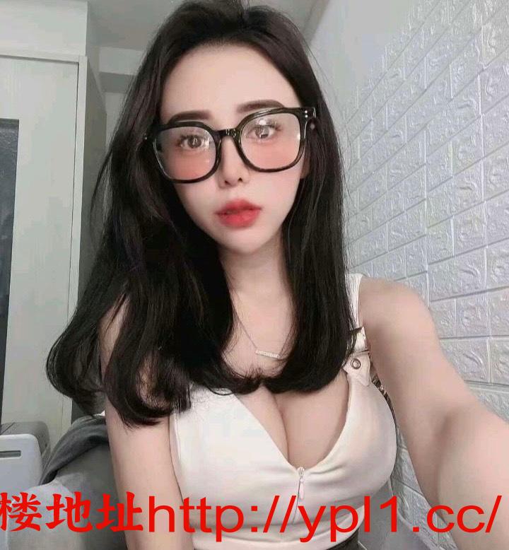 身材很好的居家制服黑丝妹子