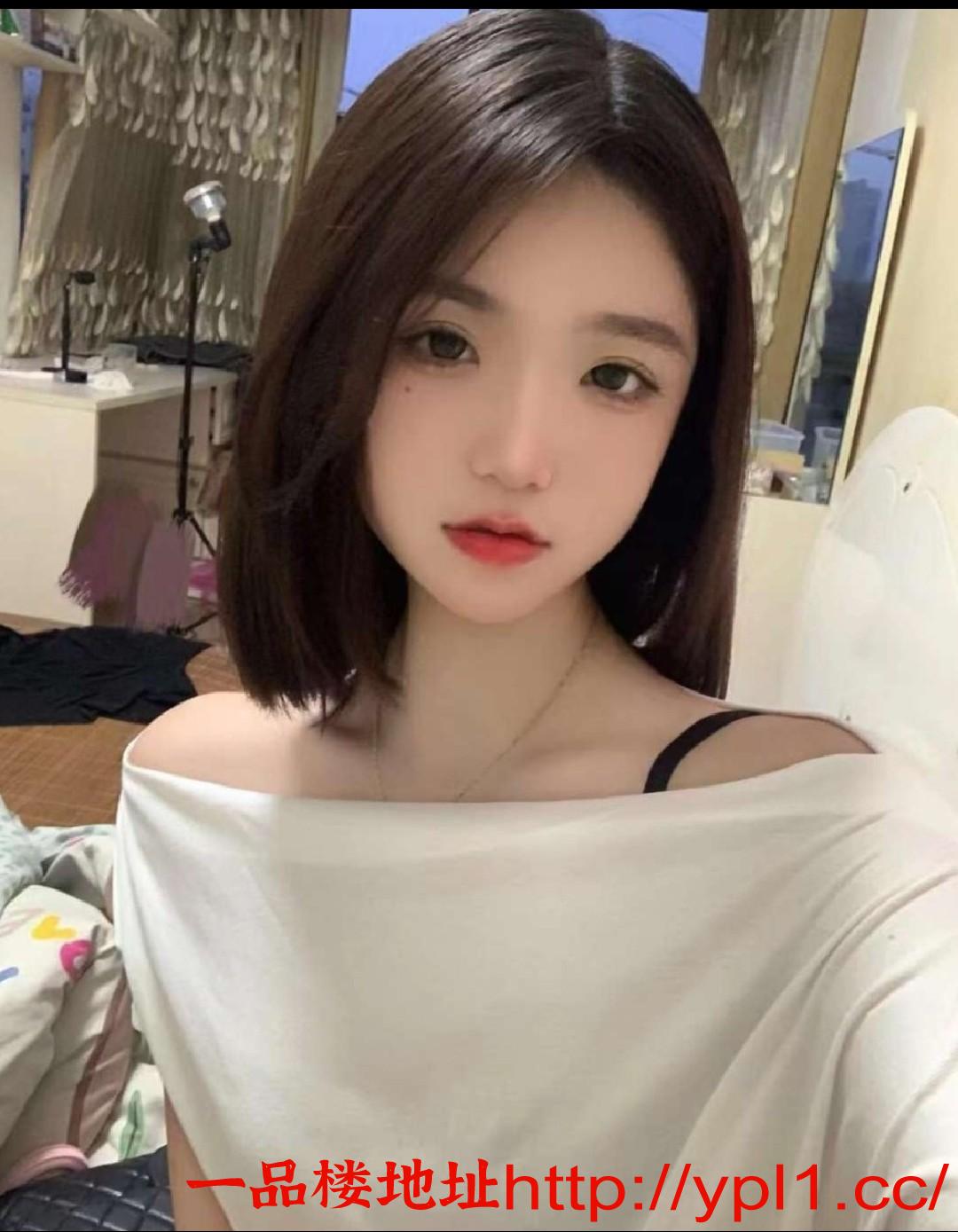 02嫩粉多汁小姐姐