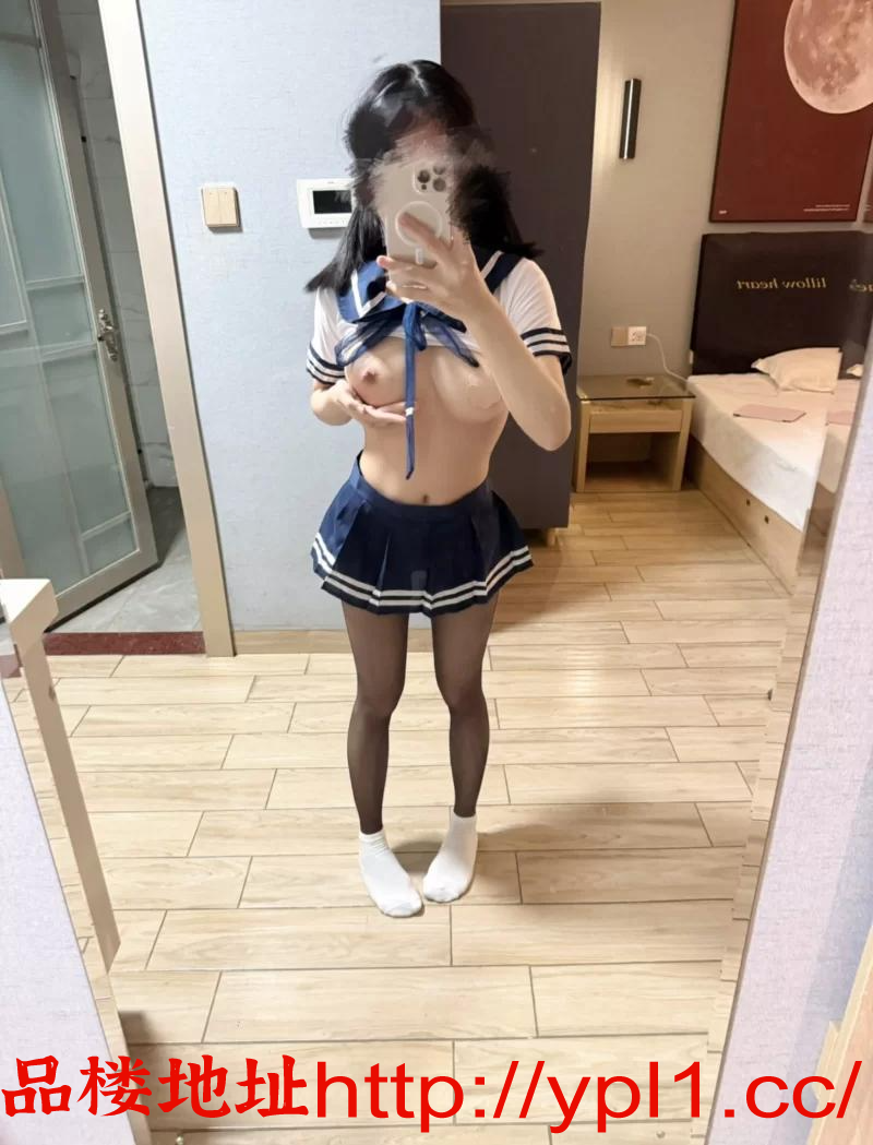 甜美黑丝嫩妹巨乳制服诱惑