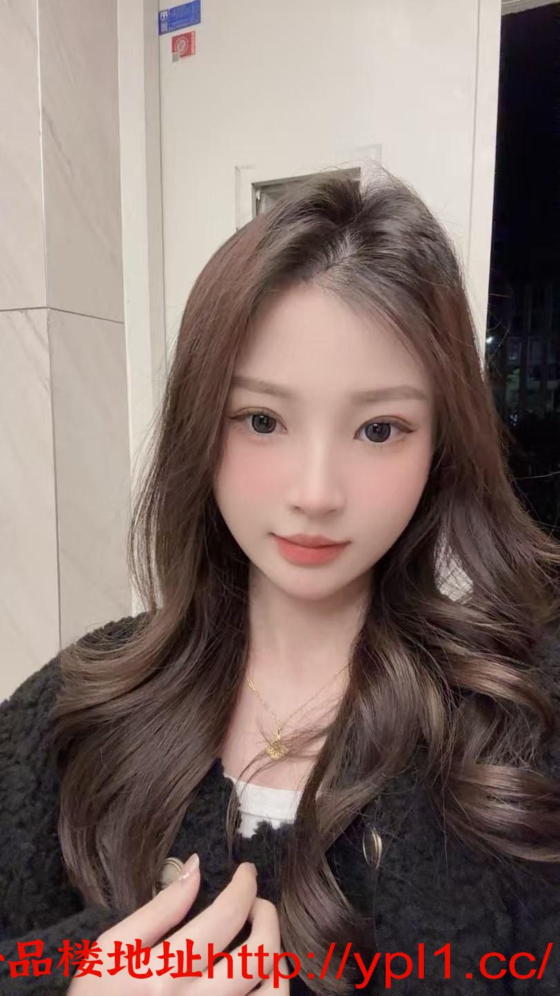 粉嫩潮喷小骚货